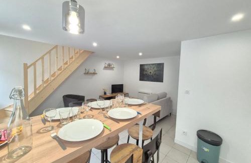 Saint-Amand-sur-Sevre Apartment | Maison de Bourg St Amand 5pers 15min Puy du Fou
