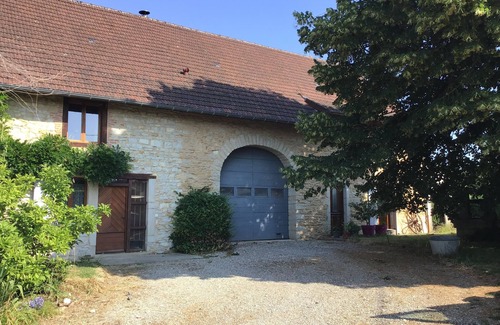 Froideville House | Maison de Caractère, Ferme Rénovée Avec un Grand Terrain Ombragé