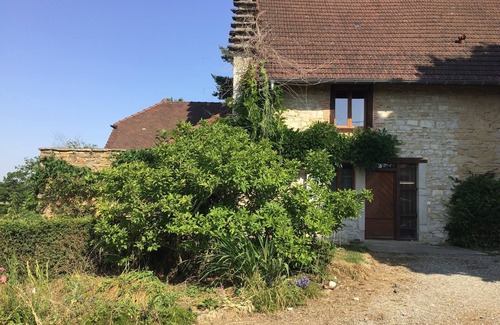 Froideville House | Maison de Caractère, Ferme Rénovée Avec un Grand Terrain Ombragé