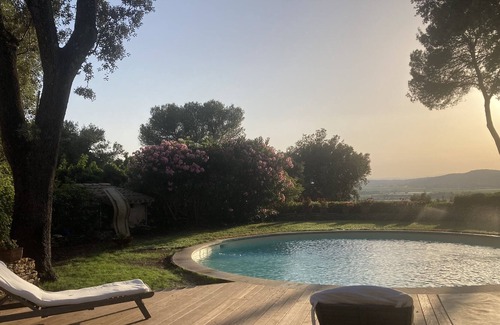 Bellegarde House | Maison de caractère avec piscine et tennis 5000m2