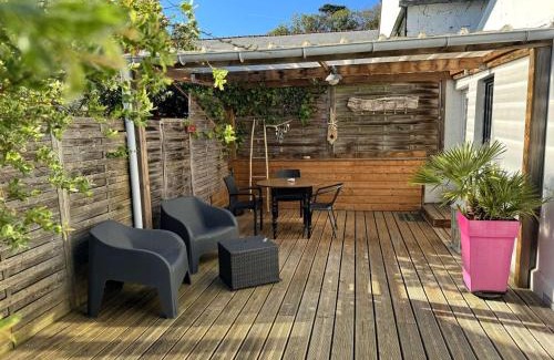 Perros-Guirec House | Maison de charme 3* avec jardin clos, terrasse, WIFI à 60m du Port de Perros-Guirec - FR-1-368-79