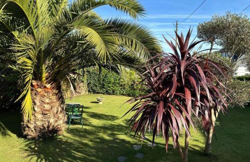 Perros-Guirec House | Maison de charme 3* avec jardin clos, terrasse, WIFI à 60m du Port de Perros-Guirec - FR-1-368-79