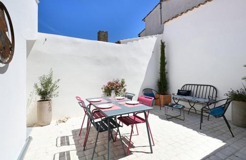 Les Portes-en-Re House | Maison de charme rénovée avec cour au centre du village - Les Portes-en-Ré - FR-1-434-98