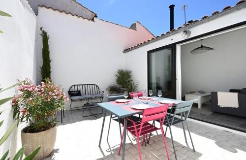 Les Portes-en-Re House | Maison de charme rénovée avec cour au centre du village - Les Portes-en-Ré - FR-1-434-98
