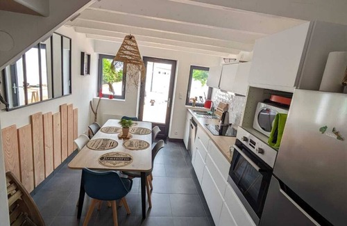 Noirmoutier-en-l'Ile House | Maison de Pêcheur Rénovée, vue mer à 20 Mètres de la Plage du Vieil Noirmoutier