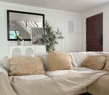 Luzon House | Maison de Jacinta - 2BR HOUSE NEAR AGUINALDO HIGHWAY