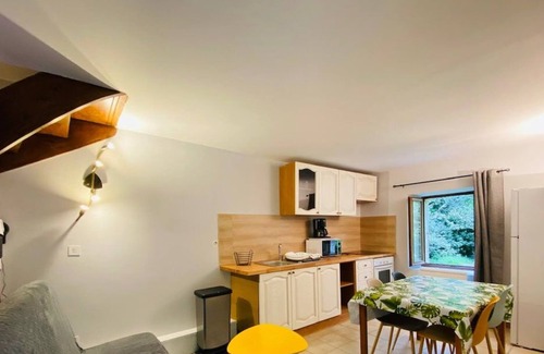 Rochessauve House | Maison de l'Ecluse en Bord de Rivière avec Cascade - Domaine au Ch'ti Ardéchois