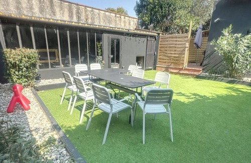 Mazeres House | Maison de maître 250 m² - courtyard & glass roof for up to 10 people. Possible events.