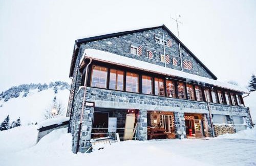 Ollon Hotel | Maison de Montagne de Bretaye accès par le train arrêt Bouquetin