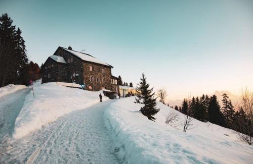 Ollon Hotel | Maison de Montagne de Bretaye accès par le train arrêt Bouquetin