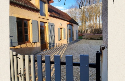 Ainay-le-Vieil House | Maison de Village Entièrement Rénovée