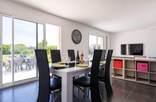 Locmariaquer Villa | Maison familiale avec jardin clos, 4 pièces, 6 pers, proche plage et commerces, Wifi, parking inclus. - FR-1-477-192
