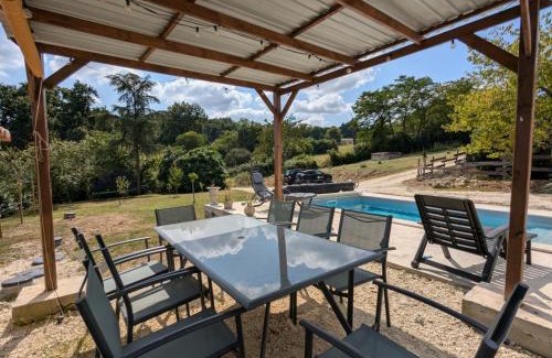 Magnac-Lavalette-Villars House | Maison Familiale avec Piscine Privée et Grand Jardin - FR-1-653-266