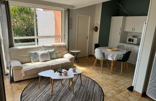 Chateau-d'Olonne House | Maison fonctionnelle avec jardin et parking privé aux Sables-d'Olonne - FR-1-197-619