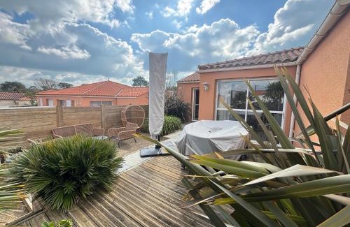 Chateau-d'Olonne House | Maison fonctionnelle avec jardin et parking privé aux Sables-d'Olonne - FR-1-197-619