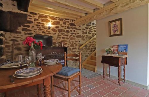 La Carneille House | Maison historique arborée avec jardin et étang privés, idéale pour un couple - FR-1-497-135