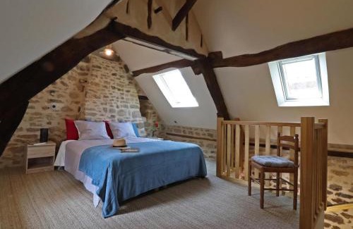 La Carneille House | Maison historique arborée avec jardin et étang privés, idéale pour un couple - FR-1-497-135