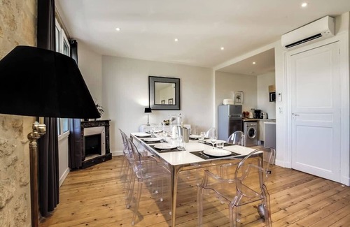 Bordeaux City Centre Apartment | Maison Ingwë - 4 rooms for 8 persons Place Gambetta