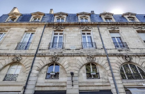 Bordeaux City Centre Apartment | Maison Ingwë - Charming 3-room apartment for 6 people Place Gambetta