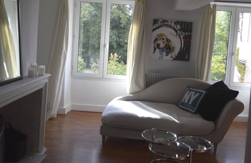 Saint-Jean-le-Blanc House | Maison l'Amérique welcome you to one of their rooms. Dogs are also welcomed