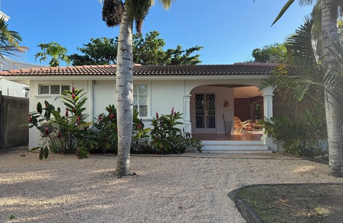 Pereybere Villa | Maison Lacoste is a colonial-style villa 450 m from Pereybere beach.