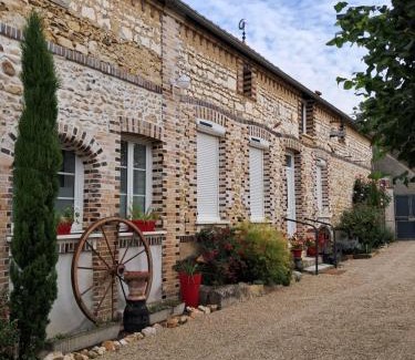 Vinneuf House | MAISON LONGERE LES CAMELIAS