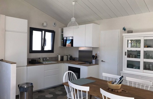 Noirmoutier-en-l'Ile House | Maison noirmoutrine sleeps 8, near beach and town center, garden and patio