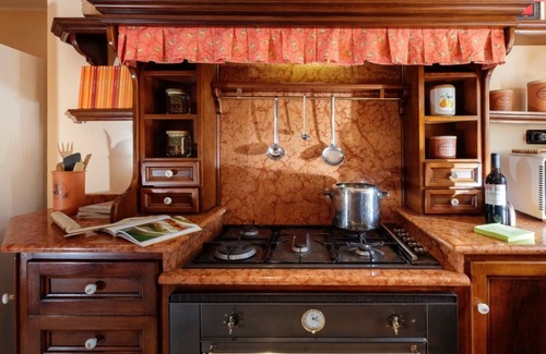 Valtournenche Apartment | Maison Paquier in the downtown heart:Jacuzzi, balcony, ski bus close to door