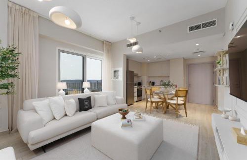 Abu Dhabi Apartment | Maison Privee - Charming Retreat with Panoramic Views on Yas Island