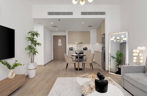 Dubai Apartment | Maison Privee - Charming Urban Escape with Resort-Style Facilities