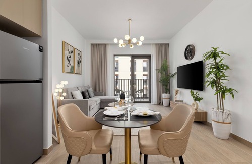 Dubai Apartment | Maison Privee - Charming Urban Escape with Resort-Style Facilities