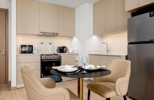 Dubai Apartment | Maison Privee - Charming Urban Escape with Resort-Style Facilities
