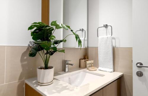 Dubai Apartment | Maison Privee - Charming Urban Escape with Resort-Style Facilities