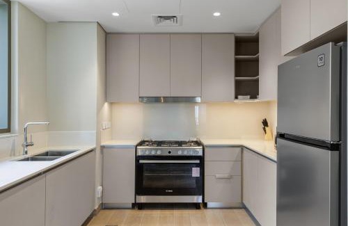 Dubai Apartment | Maison Privee - Creekside Elegance with Canal Vws at Creek Beach