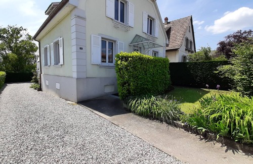 Eguisheim House | Maison Rénovée Avec Cour Privative Espace Barbecue et Terrasse