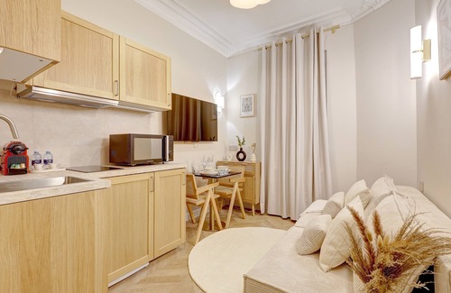 Quartier de la Folie-Mericourt Apartment | Maison République