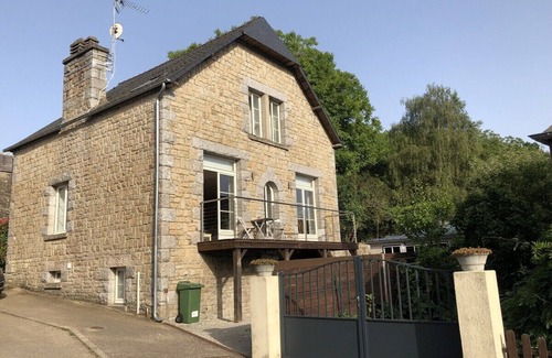 La Vicomte-sur-Rance House | Maison Rose is in a lovely position in a quiet village on the River Rance, overlooking the marina