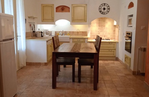 Roussas House | Maison Roussas