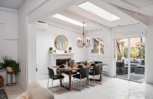 Gay Village Apartment | Maison Tiffany- Downtown