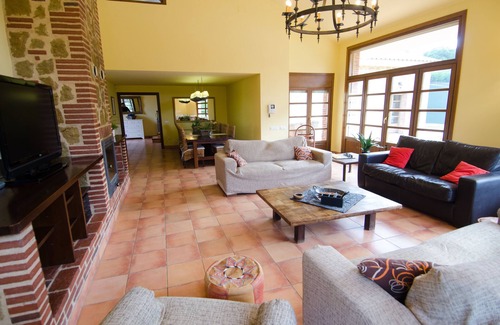 Sant Andreu de Llavaneres House | MAISON WITH GREAT THEMED ROOM,TABLE TENNIS,BILLIARDS,FOOSBALL,TENNIS FOR 18 PPL