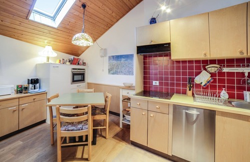 Avelengo Apartment | Maisonette "Meraner Blick" with Balcony & Wi-Fi; Parking Available
