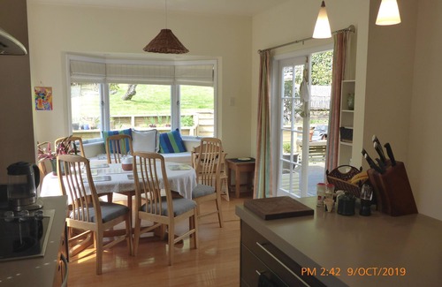 Nelson Cottage | Maitai Cottage. Convenient cottage close to the centre of Nelson