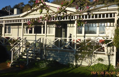 Nelson Cottage | Maitai Cottage. Convenient cottage close to the centre of Nelson