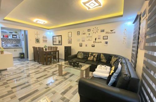 Clark Apartment | MAJESTIC 2 BR TOWNHOUSE - near AQUA PLANET & CLark Airport - TRP8