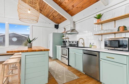 Kiwanda Shores House | Majestic Haystack Rock and Ocean Front Views, Pet Friendly, Hot Tub, BBQ, Three Main Level Bedrooms