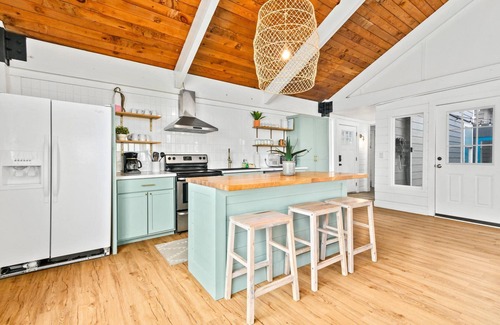Kiwanda Shores House | Majestic Haystack Rock and Ocean Front Views, Pet Friendly, Hot Tub, BBQ, Three Main Level Bedrooms