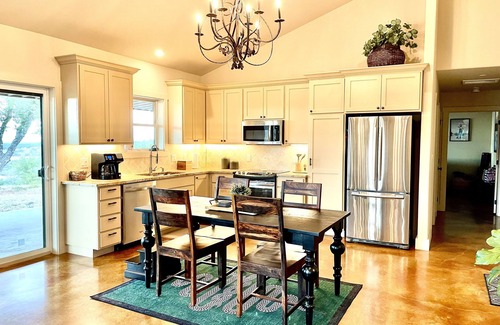Fredericksburg Other | Majestic Hilltop View in Peaceful Countryside. Minutes to Top Wineries.