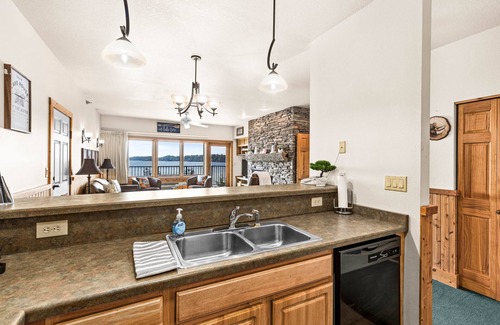 Two Harbors Apartment | Majestic Lake Views | 1BR w/King Suite | Pools