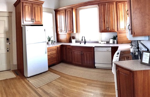 Lansing House | Majestic Mississippi River Views! Booking for October!
