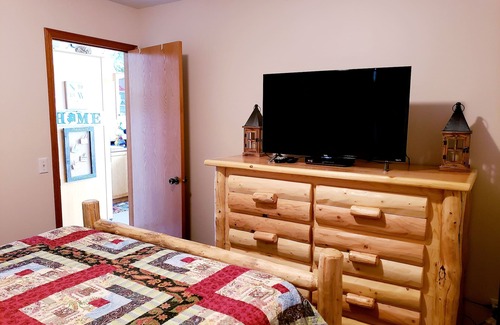 Fritz Creek Cabin | Majestic Moose View Lodge (Minimum Rental Age 25)
